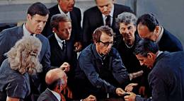 Кадр из фильма "Хватай деньги и беги" - 2