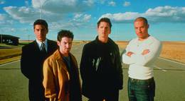 Кадр из фильма "Вышибалы" - 2