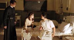 Кадр из фильма "Изгоняющий дьявола: Приквел" - 1