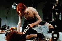 Кадр Человек, который упал на Землю