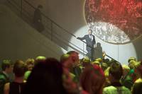 Кадр 3 дня на убийство