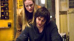 Кадр из фильма "Через Вселенную" - 2