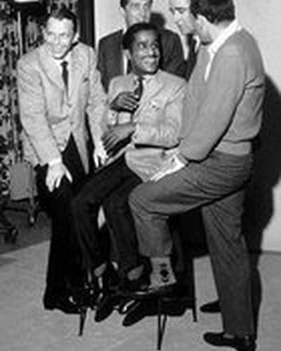 Джои Бишоп фото