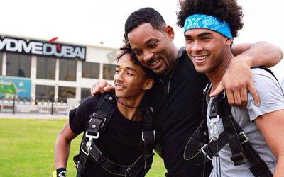 Звезды в соцсетях: Хью Джекман против Путина, фотомодели-болельщицы и «педорацци»