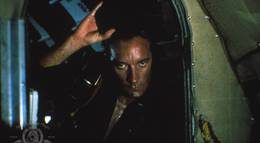 Кадр из фильма "Пугала" - 1