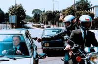 Кадр Троих нужно убрать