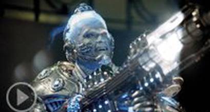 Пародийный ролик "Mr. Freeze исполняет Let It Go"