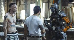 Кадр из фильма "Робот Чаппи" - 1