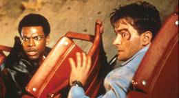 Кадр из фильма "Деньги решают все" - 1