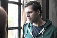 Кадр Она его обожает