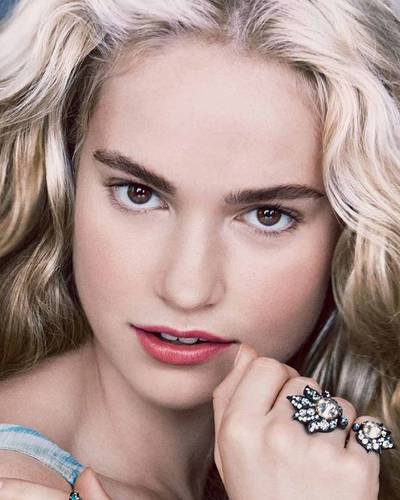 Лили Джеймс фото