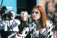 Кадр Безумный Сесил Б.