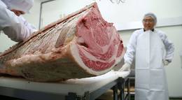 Кадр из фильма "Говяжья (ре/э)волюция" - 2