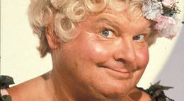 Кадр из фильма "Шоу Бенни Хилла" - 1