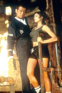 Кадр И целого мира мало