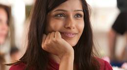 Кадр из фильма "Ты встретишь таинственного незнакомца" - 1