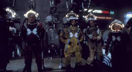 Кадр из фильма "Чужая земля" - 2