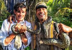 Первое фото: Дуэйн Джонсон в «Круизе по джунглям»