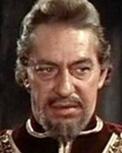 Тэйер Робертс фото