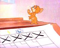 Кадр Кот играет в боулинг