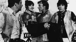 Кадр из фильма "Невероятные приключения итальянцев в России" - 2