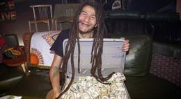 Кадр из фильма "Сматывай удочки" - 1