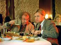 Кадр На Дерибасовской хорошая погода, или На Брайтон Бич опять идут дожди