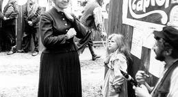 Кадр из фильма "Полевые лилии" - 2