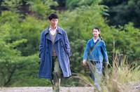 Кадр Под ветвями боярышника