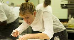 Кадр из фильма "Шеф Адам Джонс" - 1