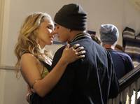 Кадр Красные браслеты 