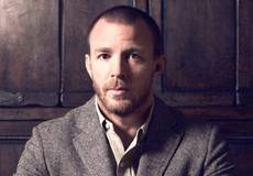 Гай Ричи запустит фэнтезийную франшизу о короле Артуре