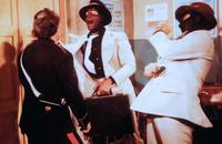 Кадр С завтрашнего дня мы богаты и честны