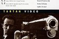 Человек кусает собаку