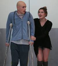 Кадр Красные браслеты 