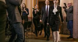 Кадр из фильма "Мисс Слоун" - 2