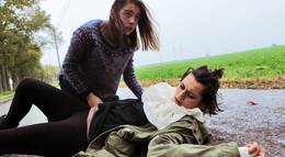 Кадр из фильма "Сырое" - 2