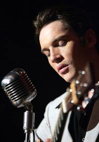 Кадр Элвис. Ранние Годы