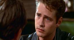 Кадр из фильма "Любовь и смерть на Лонг-Айленде" - 2