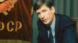 Кадр из фильма "Гений" - 1