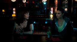 Кадр из фильма "Девушка входит в бар" - 2
