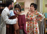 Кадр Женщина с разбитым носом