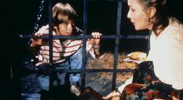 Кадр из фильма "Сказки с темной стороны" - 2