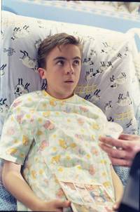 Кадр Малкольм в центре внимания