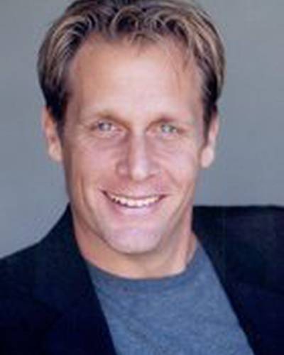 Брайан Казинс фото