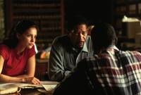 Кадр Целуя девушек