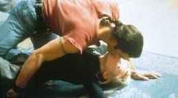 Кадр из фильма "Незнакомец" - 2