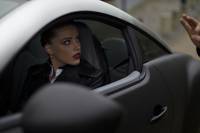 Кадр 3 дня на убийство