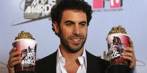 Цветы скорби на стеклянном гробу диктатора Цветы скорби на стеклянном гробу диктатора