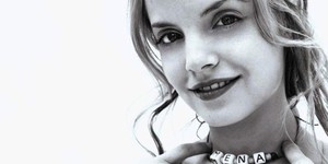 Мена Сувари официально развелась